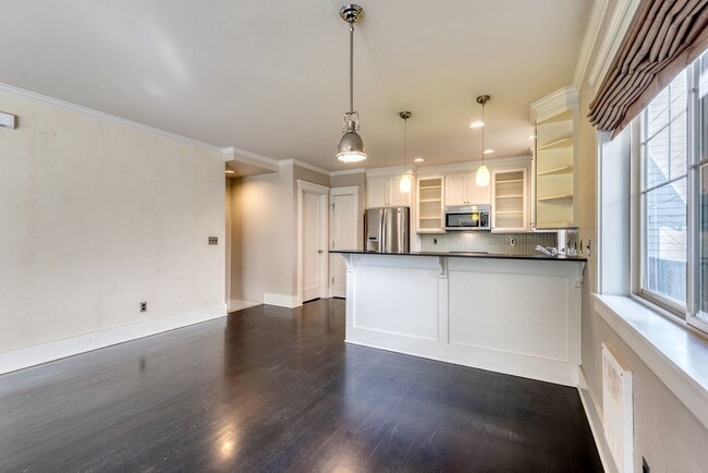 Building Photo - Capitol Hill Townhouse