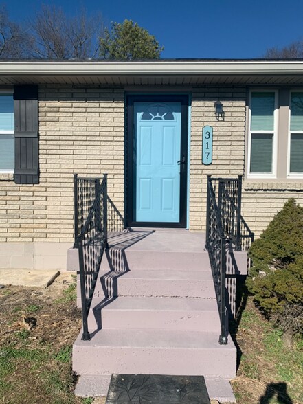 Building Photo - 317 Bonnaridge Dr