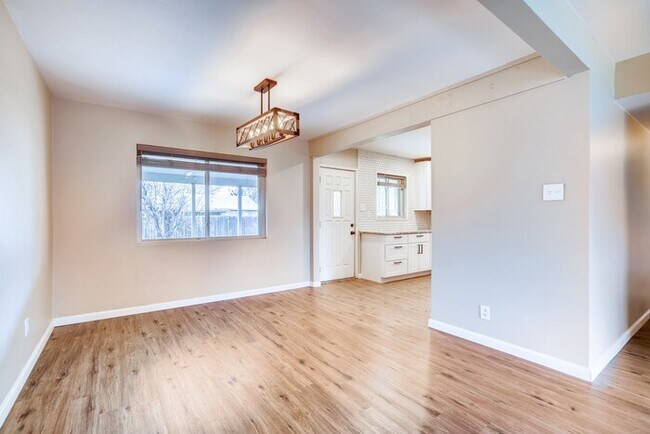 Building Photo - 1054 N Revere St