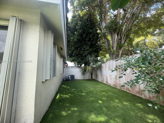 Building Photo - 1004 San Remo Cir