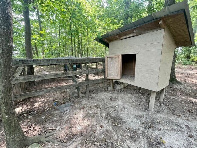 Building Photo - 10611 Hampton Rd