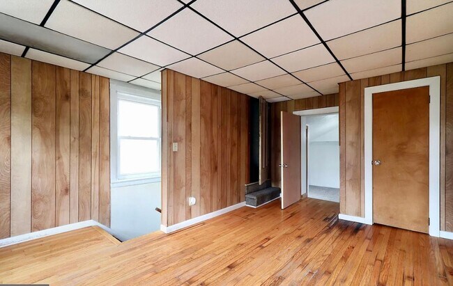 Building Photo - Charming 3-Bedroom Home with Office in How...