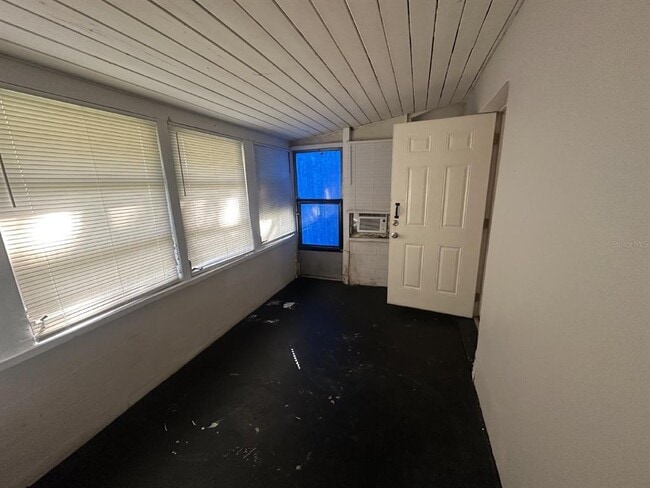 Building Photo - 403 Normandy St