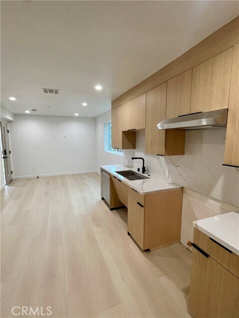 Building Photo - 611 W 41st Pl