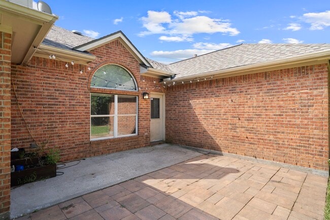 Building Photo - 530 Lockland Ln