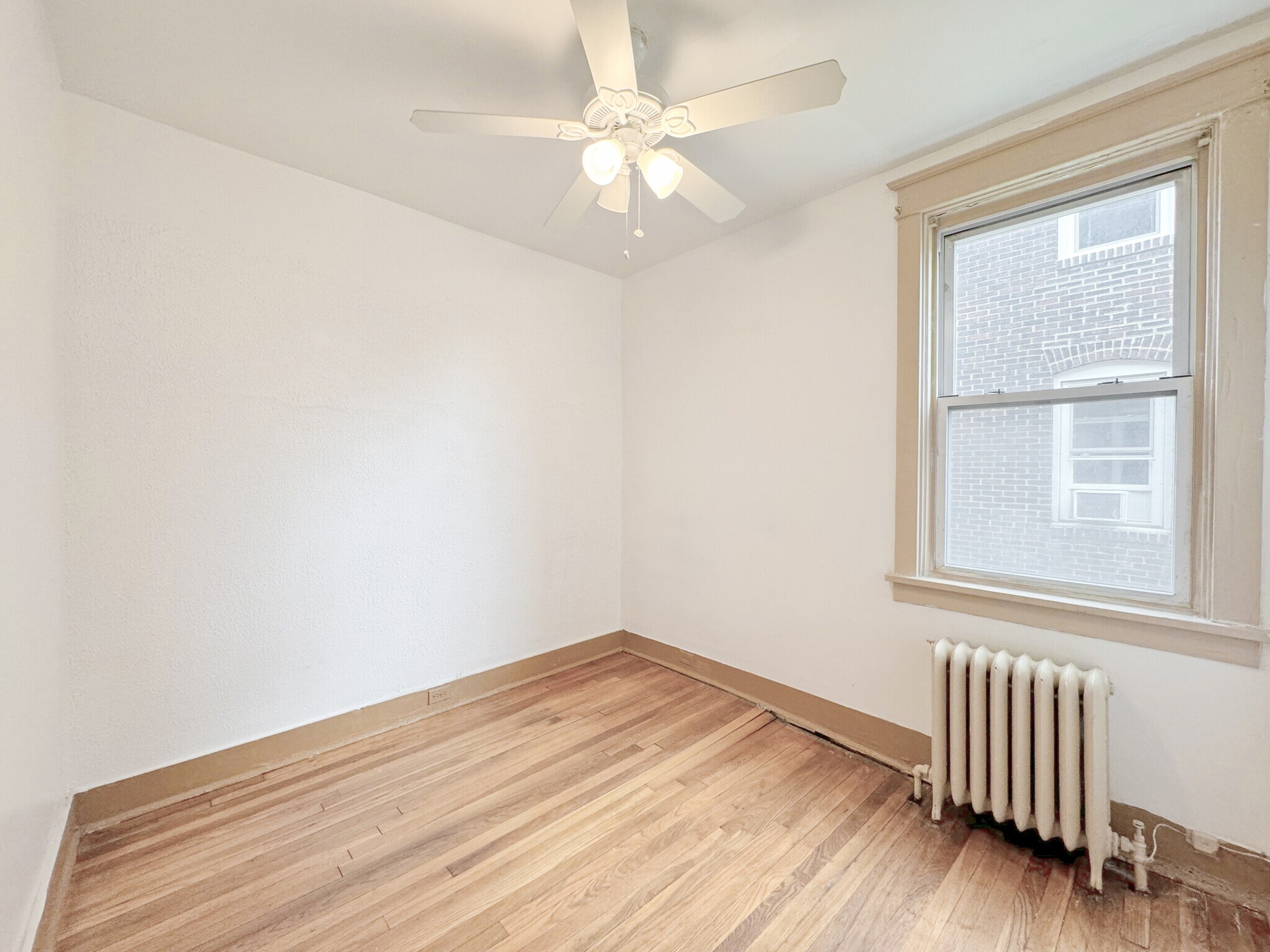 Building Photo - 5658 Phillips Ave