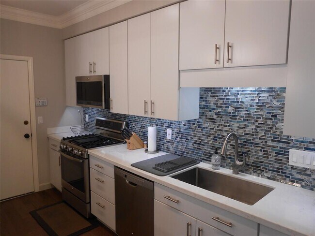 Building Photo - 9588 Doliver Dr