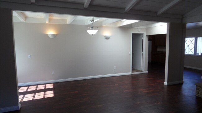Building Photo - 344 N Shattuck Pl