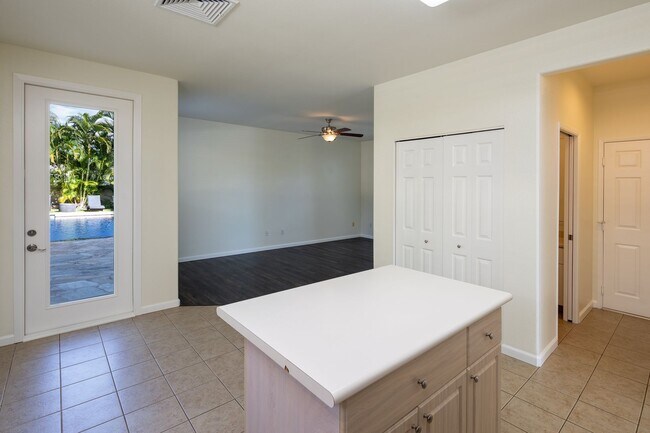 Building Photo - 4 Bed 2.5 Bath in Kapolei Iwalani
