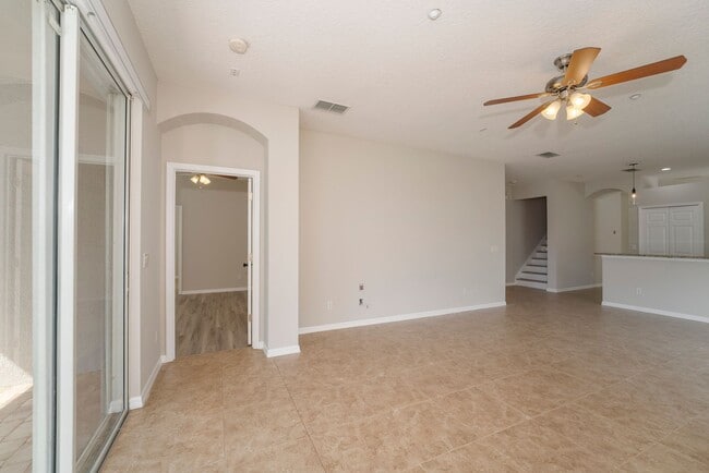 Building Photo - Cute and Spacious 3/2 House w/Bonus Room i...