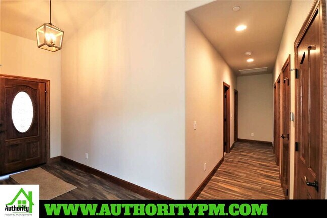 Building Photo - 3071 Bedrock Ln