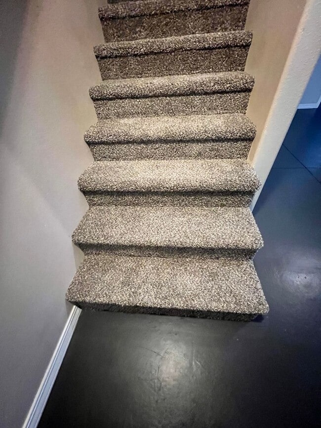 Building Photo - "Beautiful 4 Bedroom House For Rent" - Not furnished