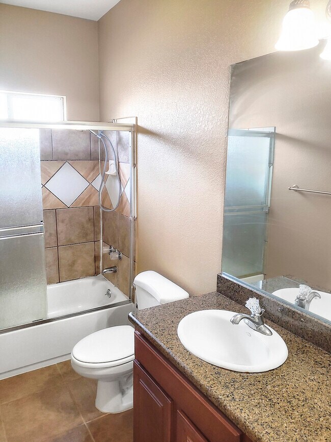 Building Photo - 1710 Ulit Ave