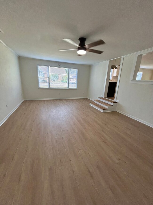 Building Photo - Newly remodeled 4bd/3bath including an att...