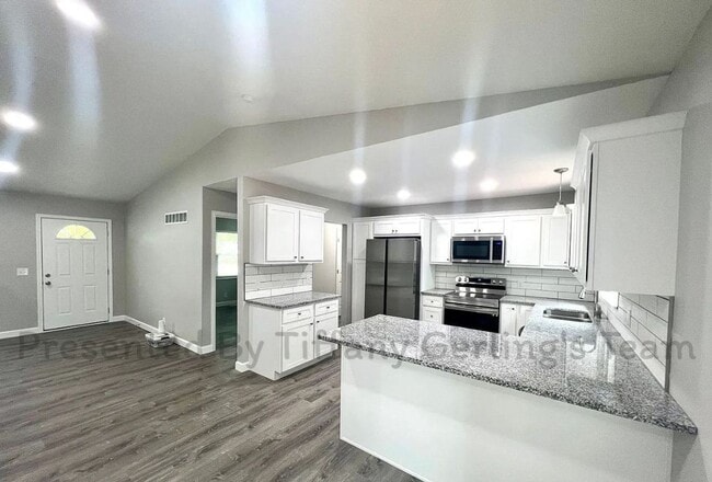 Building Photo - Beautifully Renovated Home on Corner Lot w...