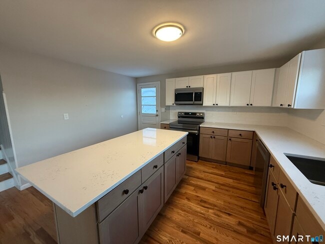 Building Photo - 132 Hillside Ave