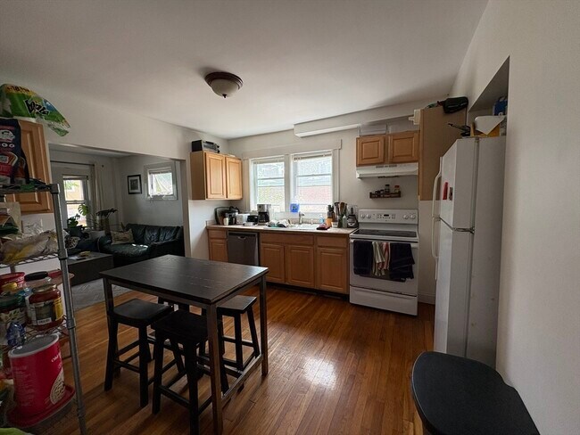 Building Photo - 55 Elm St