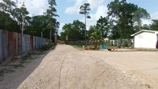 Building Photo - 1611 De Soto St