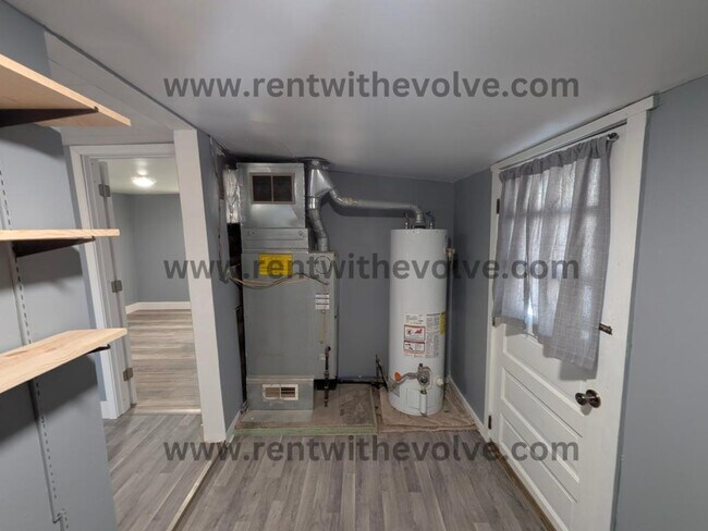 Building Photo - 952 S Shank St