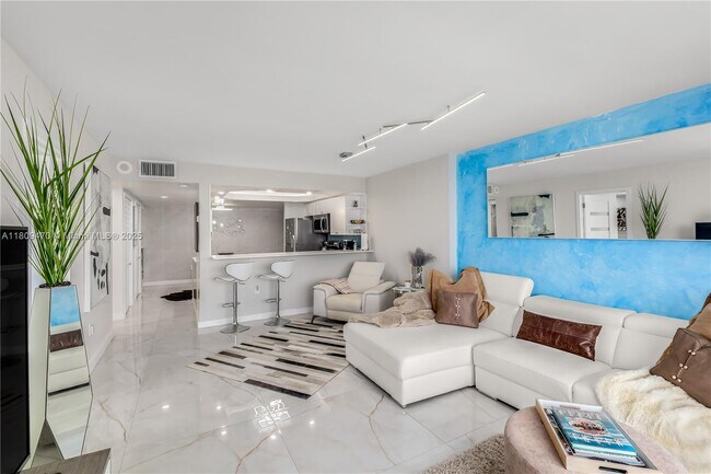 Building Photo - 465 Ocean Dr
