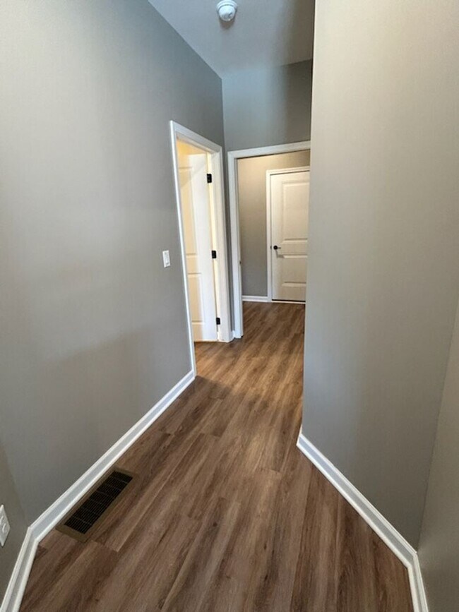 Building Photo - Modern Comfort Meets Effortless Living at ...