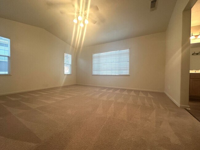 Building Photo - Reduced Price! Spacious 5 Bed, 3 Bath home...