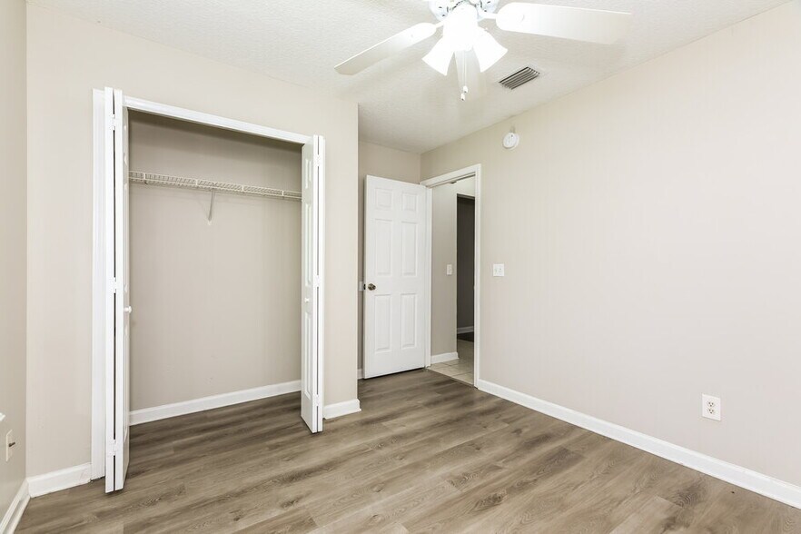 Building Photo - 416 S 13th Terrace