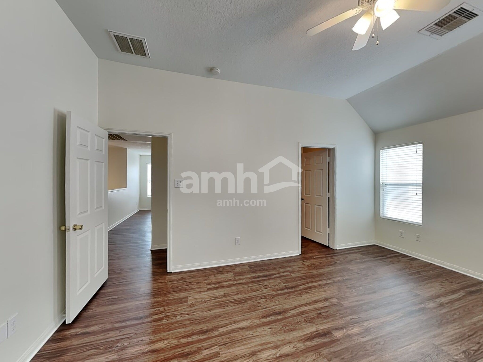 Building Photo - 3631 Barkers Crossing Ave