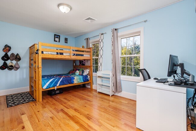 Building Photo - 22 White Pine Dr