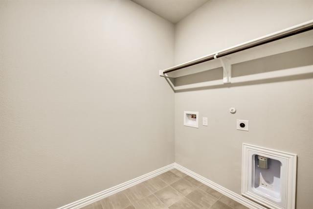 Building Photo - 605 Cedar Springs Dr
