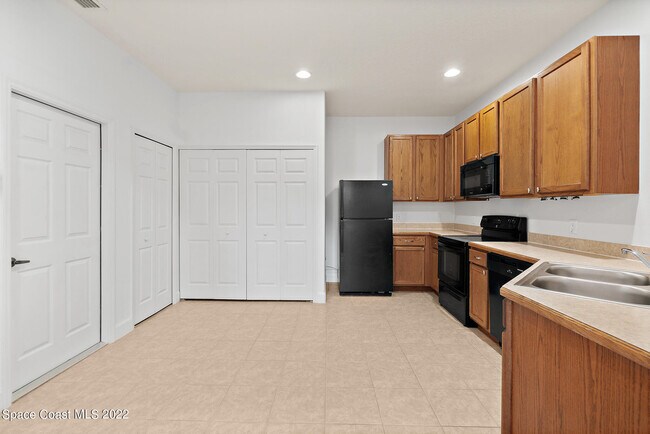 Building Photo - 234 Murano Dr