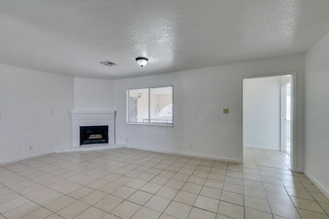 Building Photo - 6987 Mendon Ln