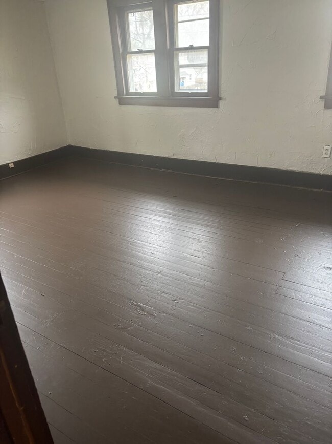 Building Photo - Single Family East Akron Cash Pay/Section 8