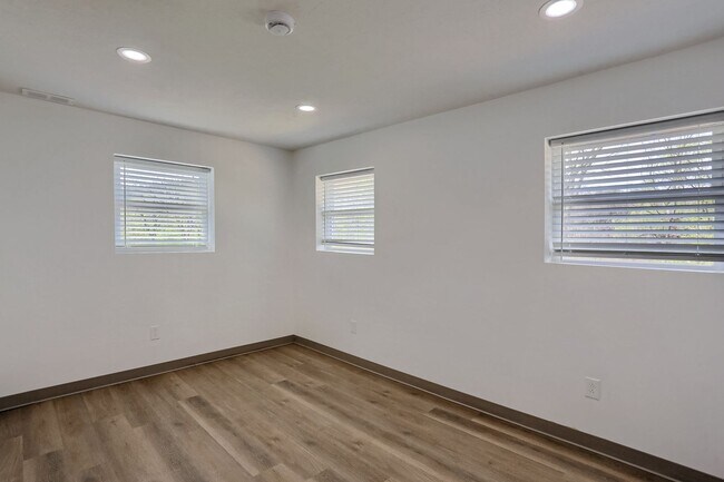 Building Photo - 153 Kathleen Dr