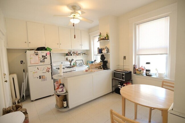 Building Photo - 15 Parkman St