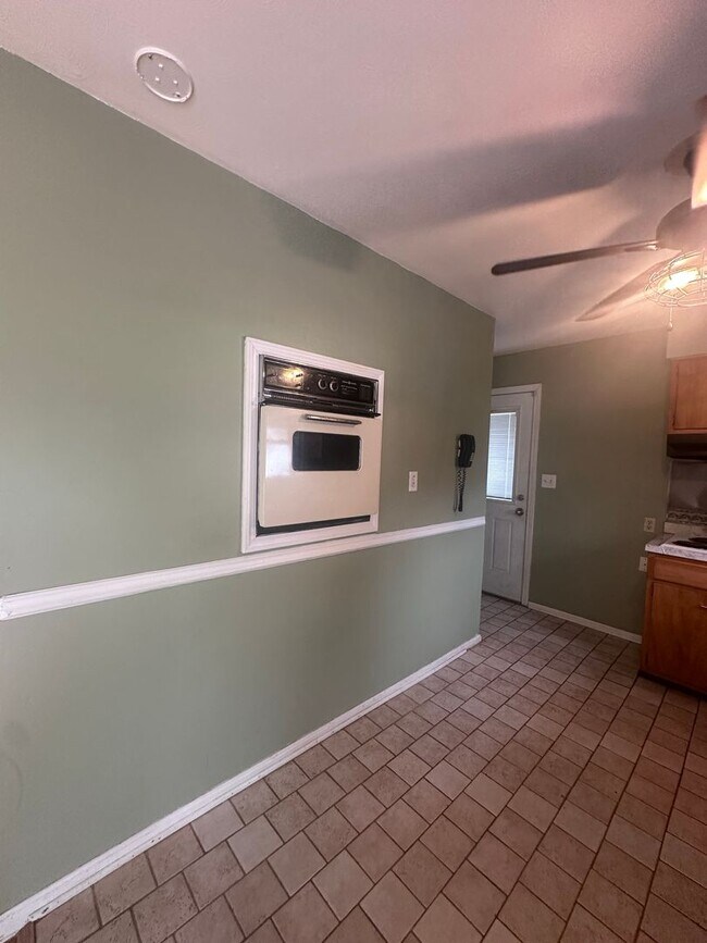 Building Photo - 3 bed, 2 full bath House in 40218 - $2,000/month