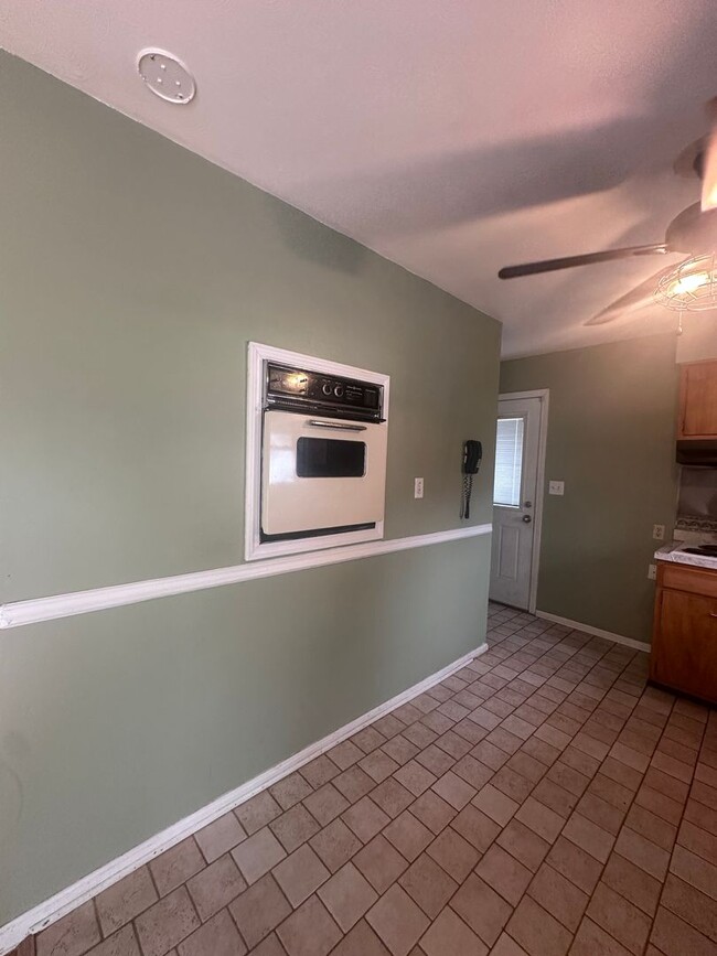 Building Photo - 3 bed, 2 full bath House in 40218 - $2,200/month
