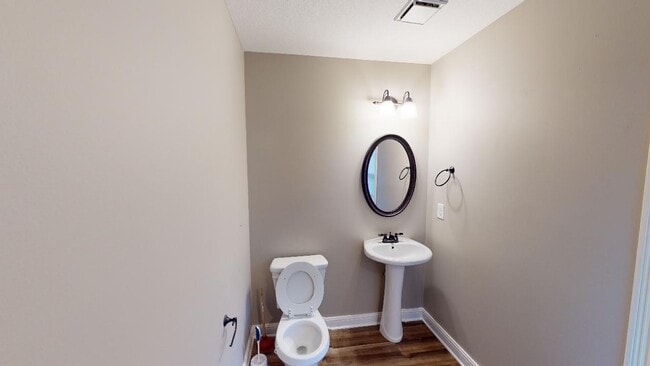 Building Photo - 733 Cavalier Dr