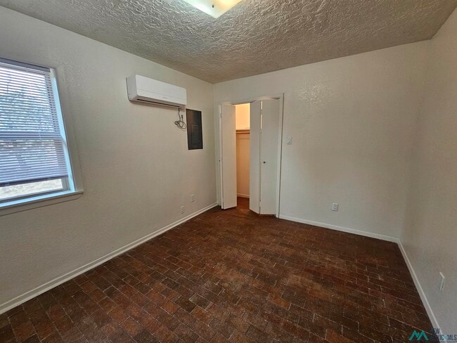 Building Photo - 723 N Avenue M