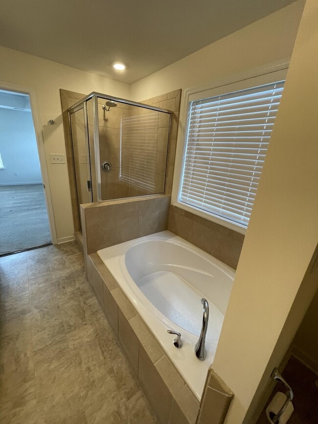 Building Photo - 6901 Swanhaven Dr