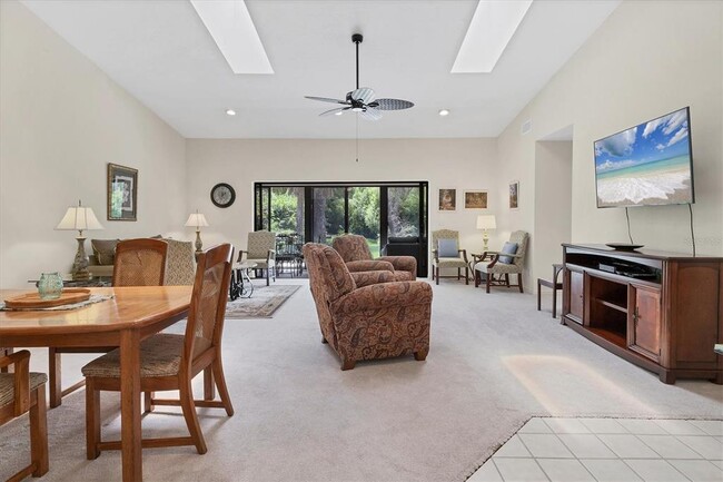 Building Photo - 3946 Wilshire Cir E