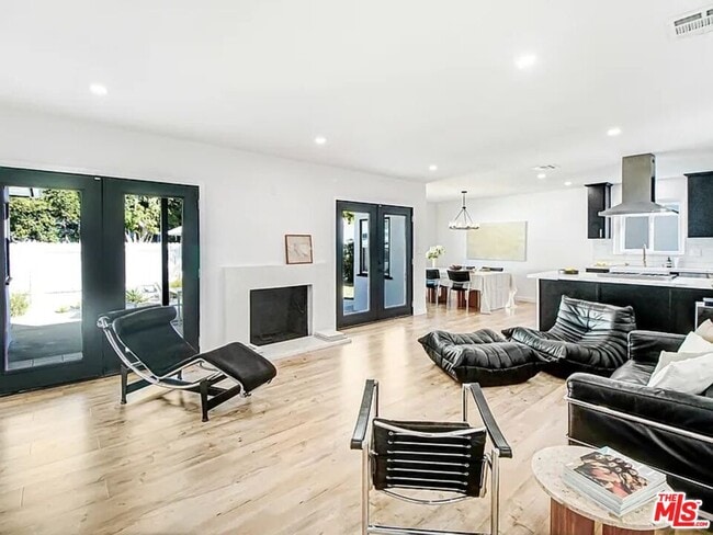 Building Photo - 7425 W 88th Pl