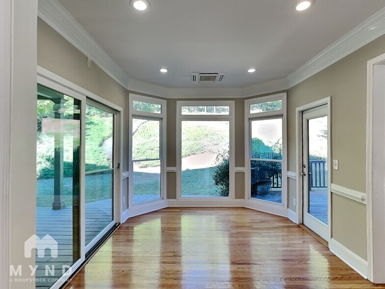 Building Photo - 12515 Magnolia Cir