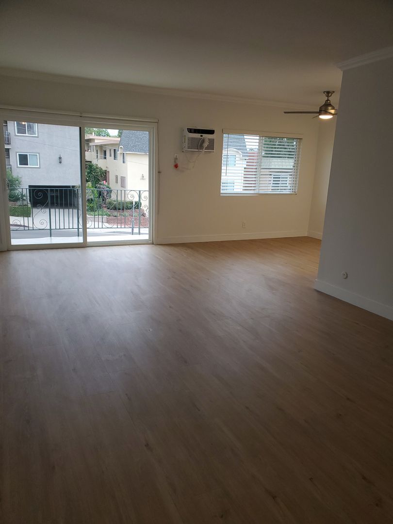 Interior Photo - 10970 Palms Blvd
