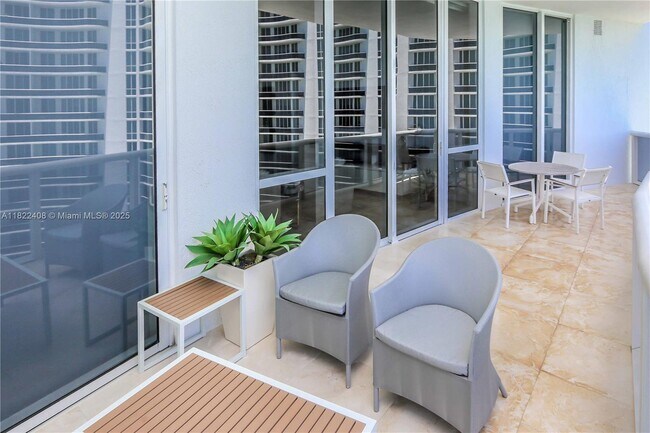 Building Photo - 15901 Collins Ave