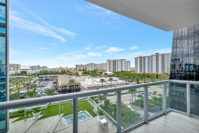 Building Photo - 17121 Collins Ave