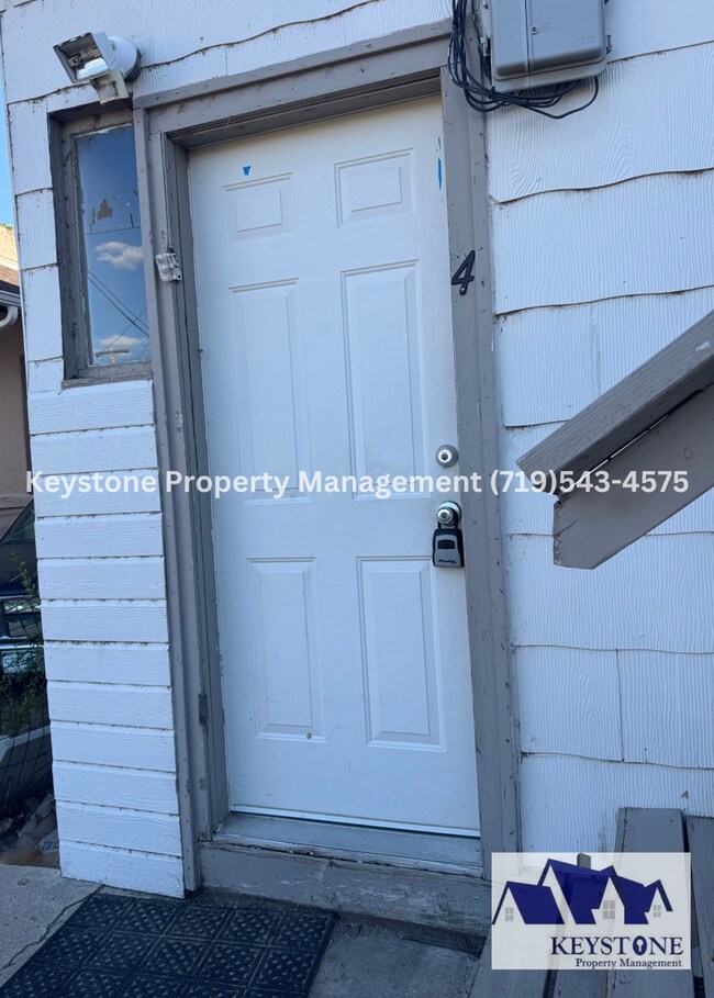 Building Photo - Ground Level, One Bedroom Apartment with A...