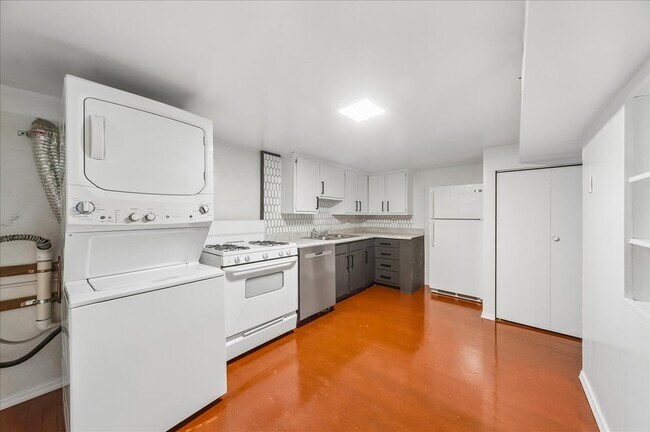 Building Photo - 1645 W Beach Ave