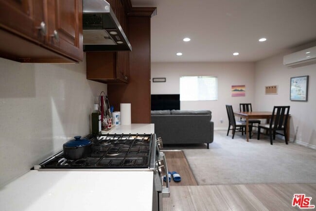 Building Photo - 306 E 36th St