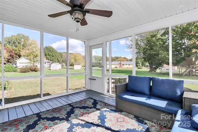 Building Photo - 4227 Deerfield Dr